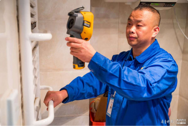 一天處理30多個(gè)供熱問(wèn)題，他們有時(shí)一上午出不了一個(gè)樓棟